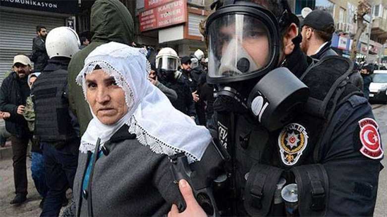 Li Diyarbekirêdi roja Têkoşîna Li Hember Tundiya Jinê de xwepêşandan
